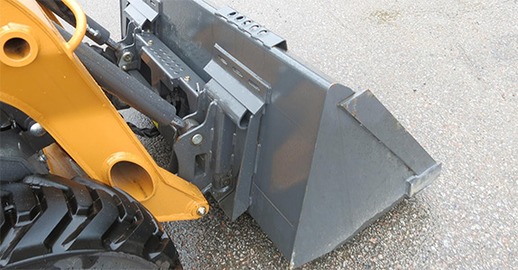 Skid steer loader inspection tips from Ritchie Bros. and IronPlanet. Skid steer loader inspection tips from Ritchie Bros. and IronPlanet.